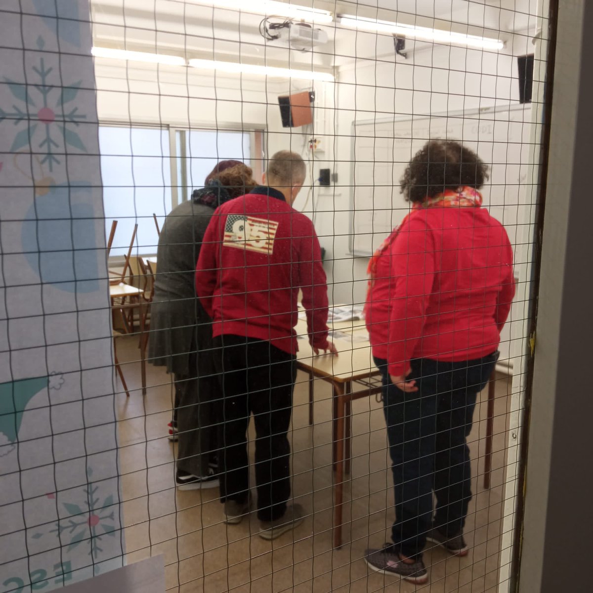 cfa_segria's tweet photo. Avui al @cfa_segria hem fet festa. Diversos tallers repartits per l’escola. Escacs, cuina, gimcana TIC, balls de saló, tatuatge amb henna, scape room. https://t.co/UxhEiOfCbL