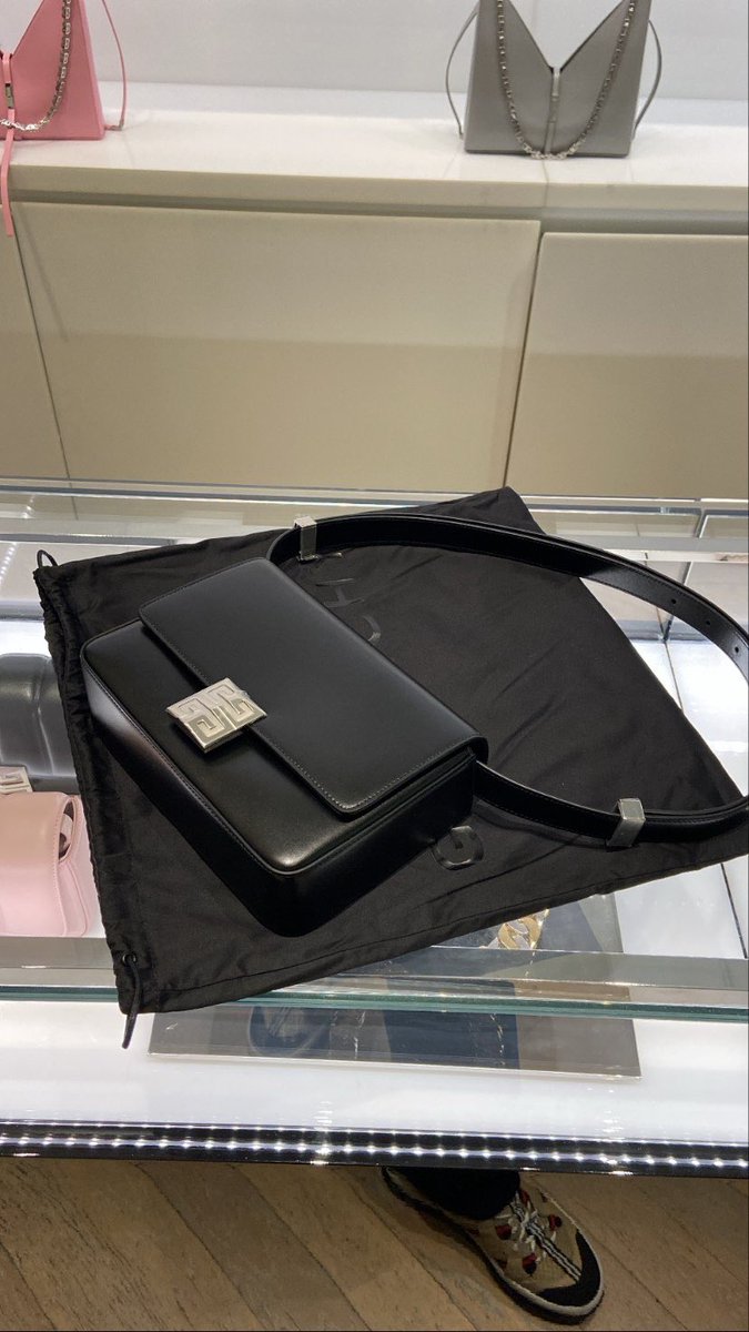 ktskjncr's tweet photo. Hi GIVENCHY🖤
#givenchy4g https://t.co/28jOvmQ7JK