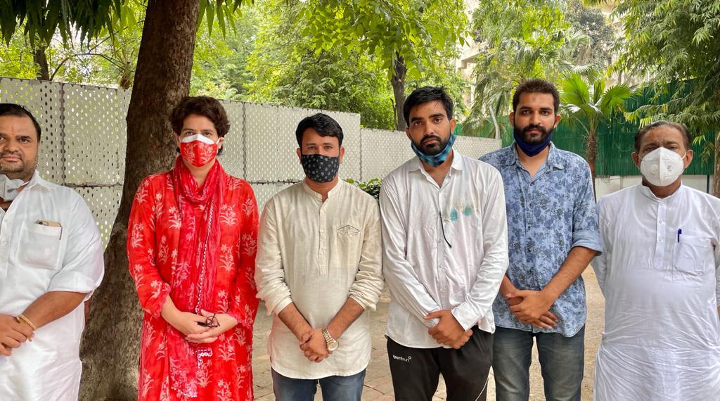 TheUpenYadav's tweet photo. कंप्यूटर अनुदेशक भर्ती संघर्ष के बदौलत संविदा से स्थाई भर्ती की घोषणा करवाई थी
कल CM स्पेशल सेक्रेटरी से cmoमें मुलाकात करके जल्द से जल्द विज्ञप्ति जारी करवाने का निवेदन किया था
आज कैबिनेट की मीटिंग में नए नियमों का अनुमोदन हो गया है 
अब भर्ती की विज्ञप्ति जनवरी में जारी हो जाएगी https://t.co/MaV32dZg8C