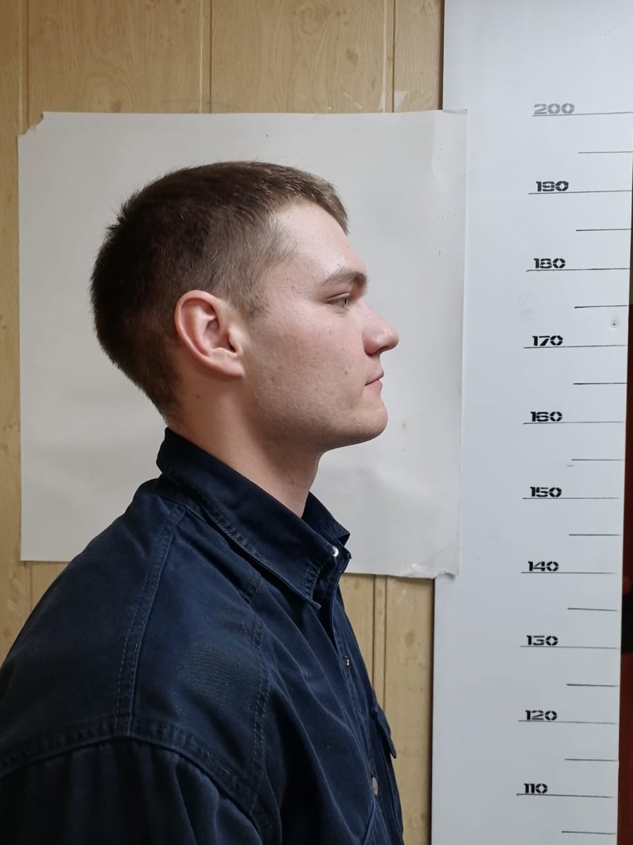 Eraslav_97's tweet photo. У меня был новогодний корпоратив и он закончился спустя час тем, что меня упа��овал ОМОН https://t.co/3rZ03GlgEH