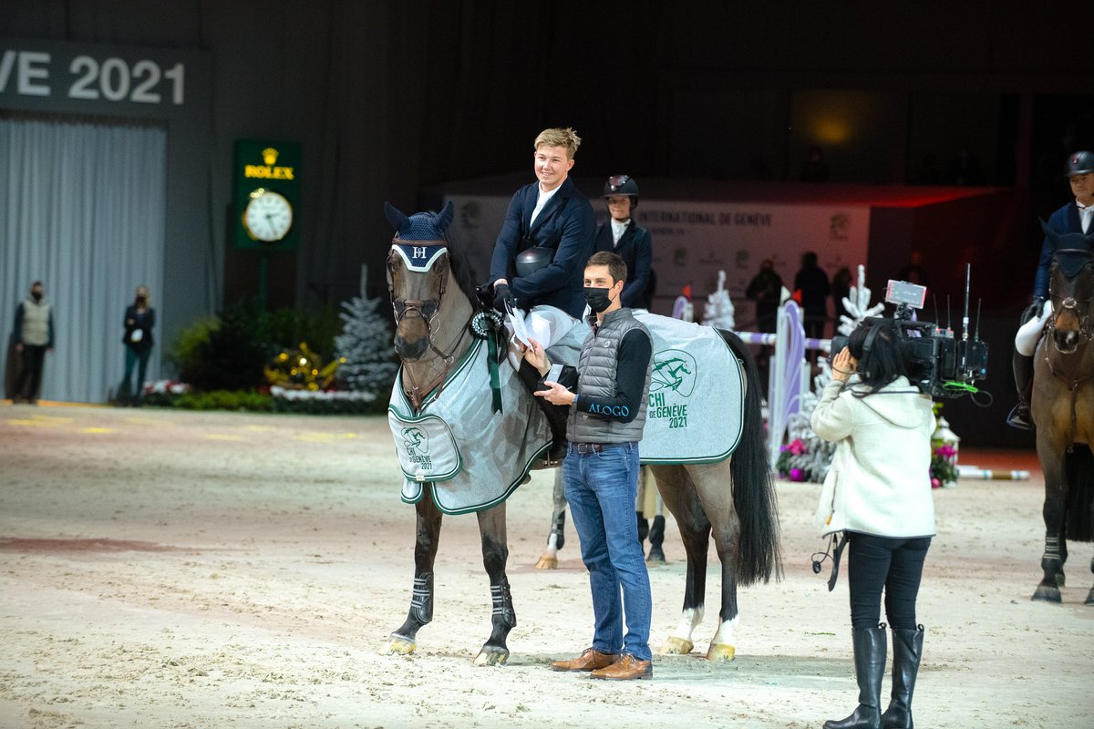 alogoanalysis's tweet photo. Alogo awards the winner of the big class on Saturday afternoon at @CHIGeneve, and this year it's for Harry Charles!๐ ๐คฉ
David Deillon, CEO of Alogo Analysis offers him an honor prize with an Alogo Move Pro sensor! ๐ค https://t.co/dVxCwMLd4A
#AlogoMovePro https://t.co/wXa6p7TIQM