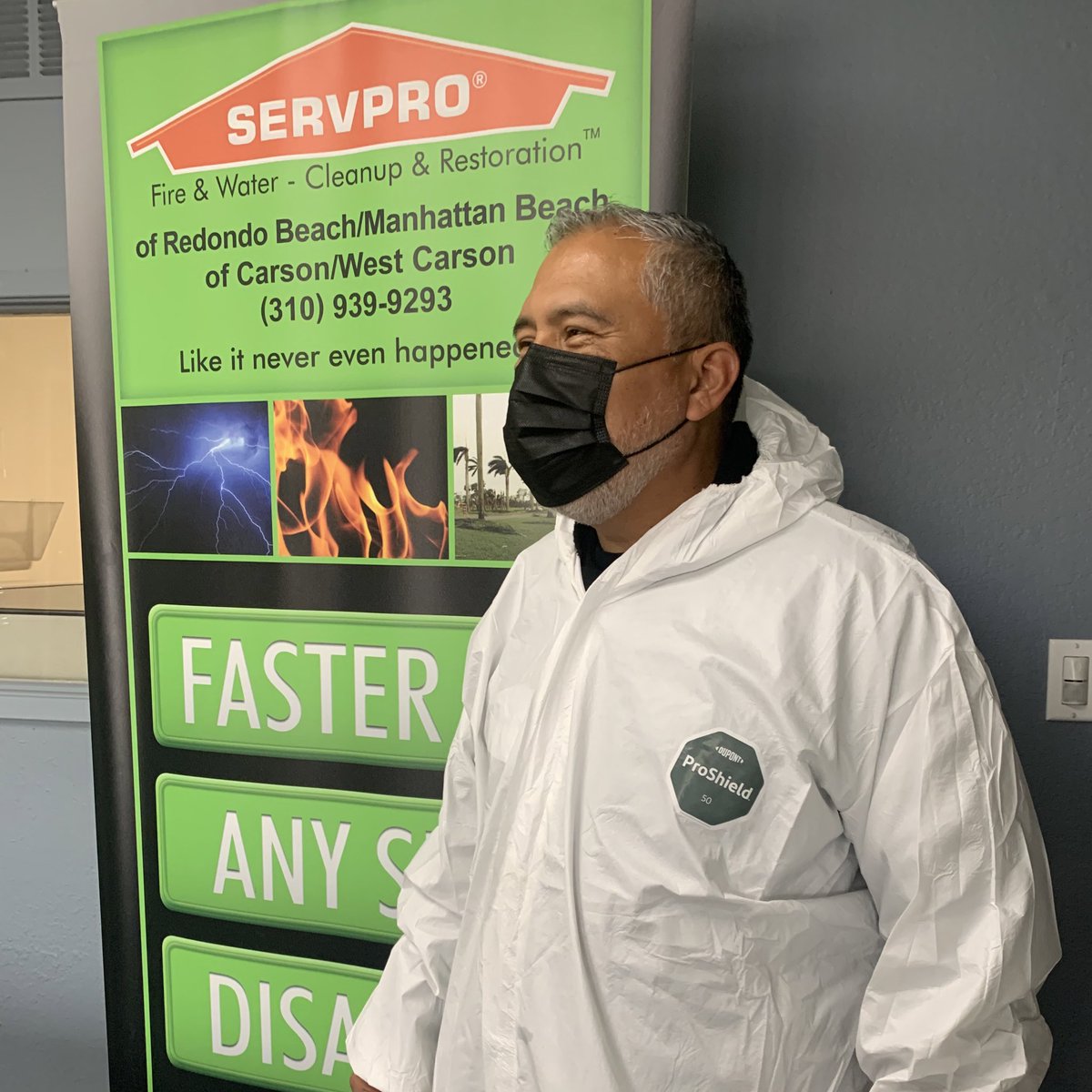 Having a fun chat and with our crew member Javy before he leaves to do a crawlspace inspection! Suspect standing water is in your crawlspace? Call us at 310-939-9293.