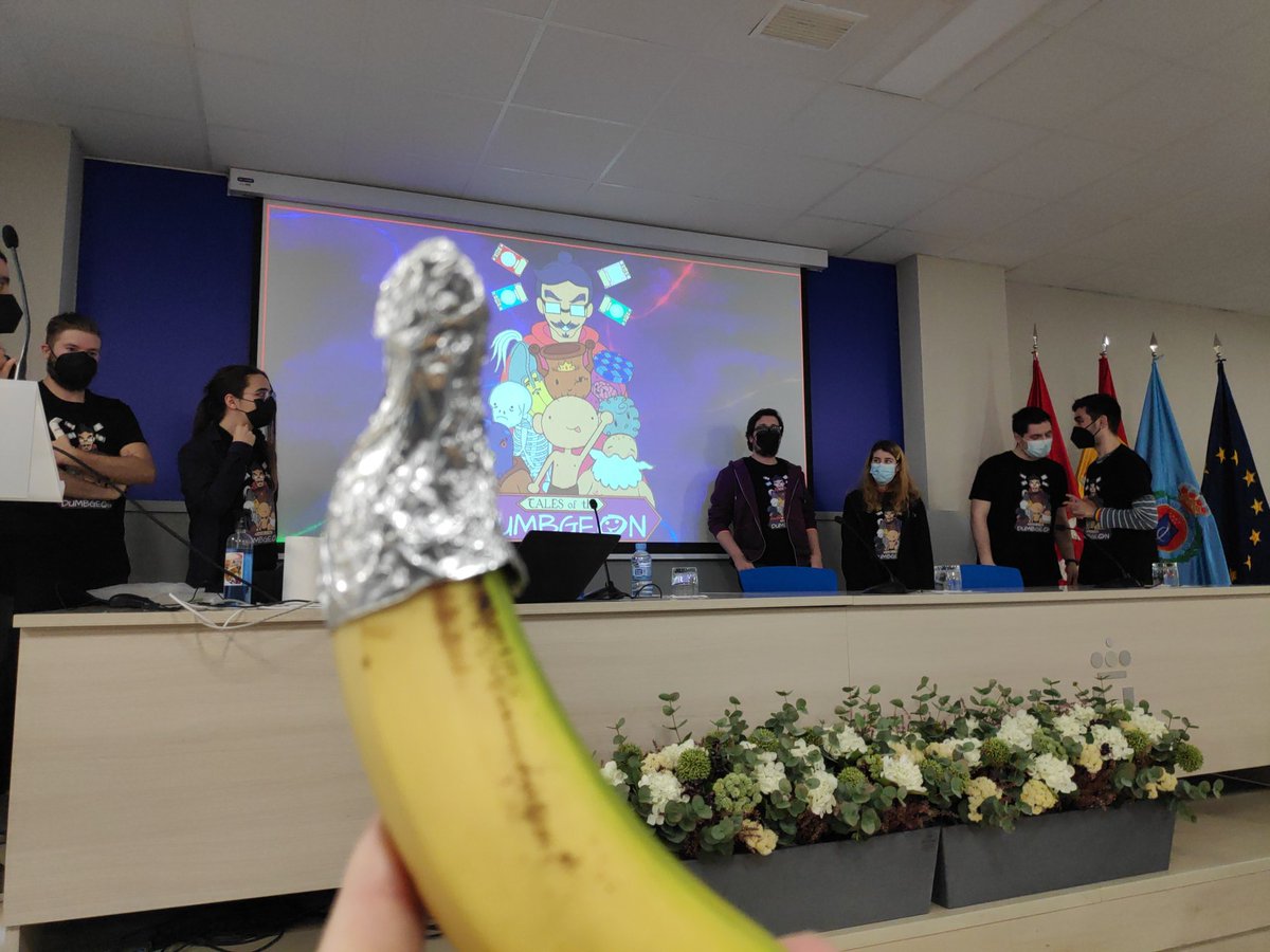 JulioGuillen_'s tweet photo. ¡Y el caballero banana! #TalesOfTheDumbgeon https://t.co/MvUkkcAlIh