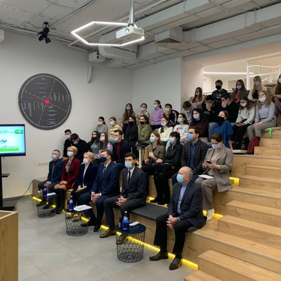 mpro61's tweet photo. Сегодня, 22 декабря, в «точке кипения» Ростовского государственного экономического университета состоялась конференция «ESG-Meetup: экологическое мышление и устойчивое развитие». С докладом, посвященным региональной политике минприроды, выступил Михаил Фишкин.
#минприроды_РО https://t.co/dgrGZ1RuUA