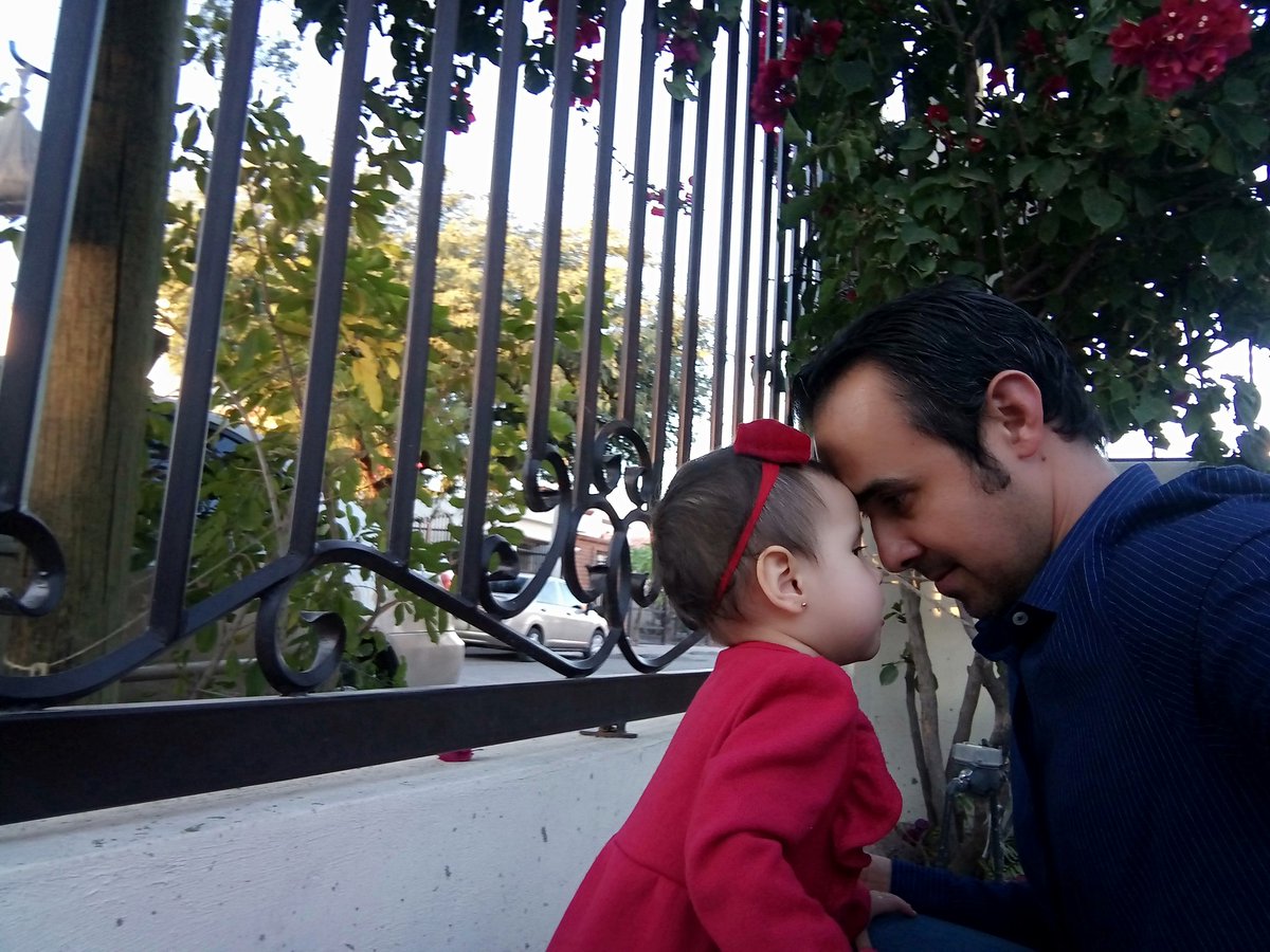 HVazez's tweet photo. Hoy mi hija cumple 2 años y a su corta edad ya superó un cáncer retinoblastoma y a pesar de quedar ciega es la niña más feliz y con mucho entusiasmo por la vida, eso me ha enseñado a mi a no tenerle lástima. Nos da una gran lección. https://t.co/cCIyXI44st
