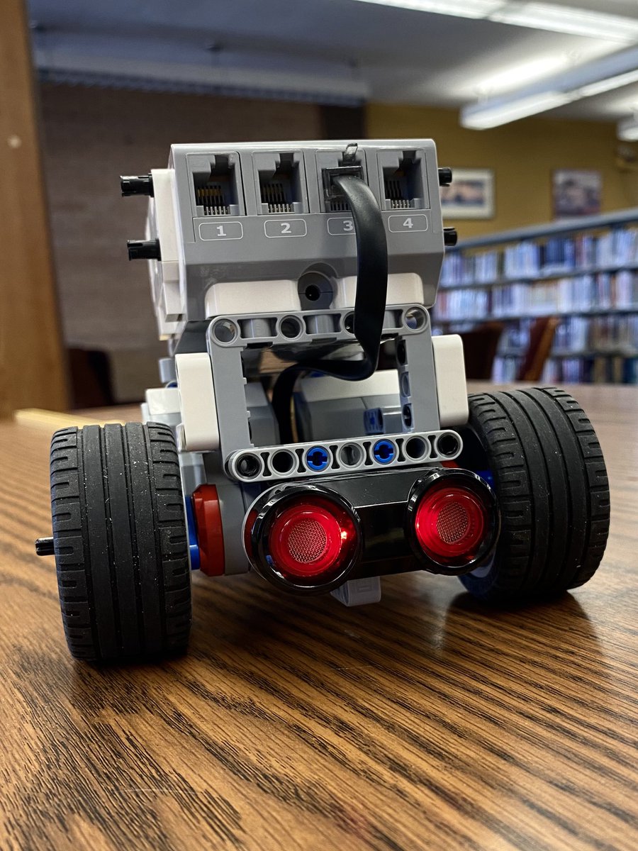 KsSteve63's tweet image. Today’s frustration. Trying to figure out where I’m going wrong with the US sensor. It moves a couple of cm and stops when the object is a meter or more away. 😖 #Robotics #EV3 #ObjectAvoidance #Tylenol