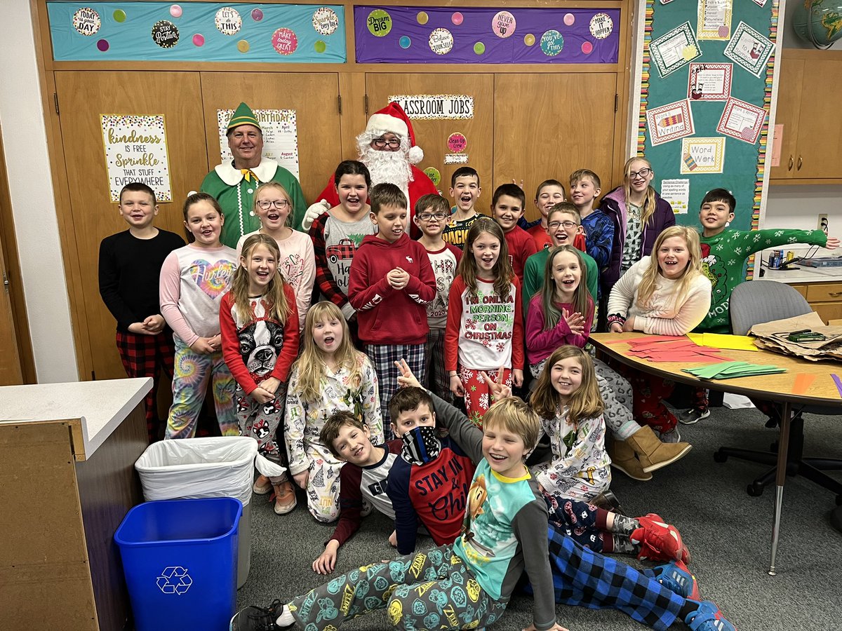 Surprise visit from Santa! 🎅🏻 #RaiderStrong <a href="/PCSD_LN/">Lannoye Elementary</a>
