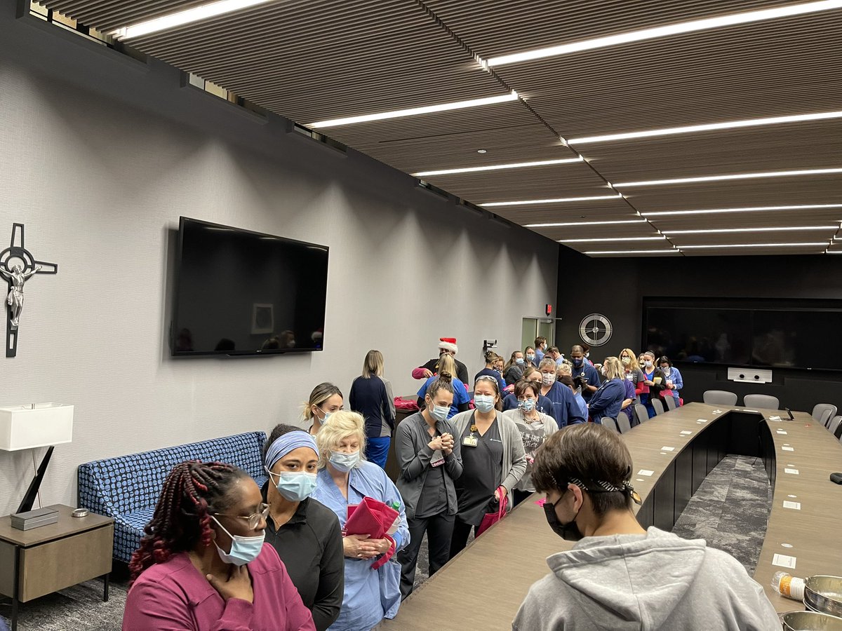 Bringing Holiday Cheer and Soup to Essential Workers! #TMOGoesLocal @MagentaAshley1 <a href="/Leenasays/">Leena</a> <a href="/CleveJaye/">JayeJaye</a> <a href="/jasonjonesmi/">JJ</a> <a href="/DianeOddo/">Diane Oddo</a>