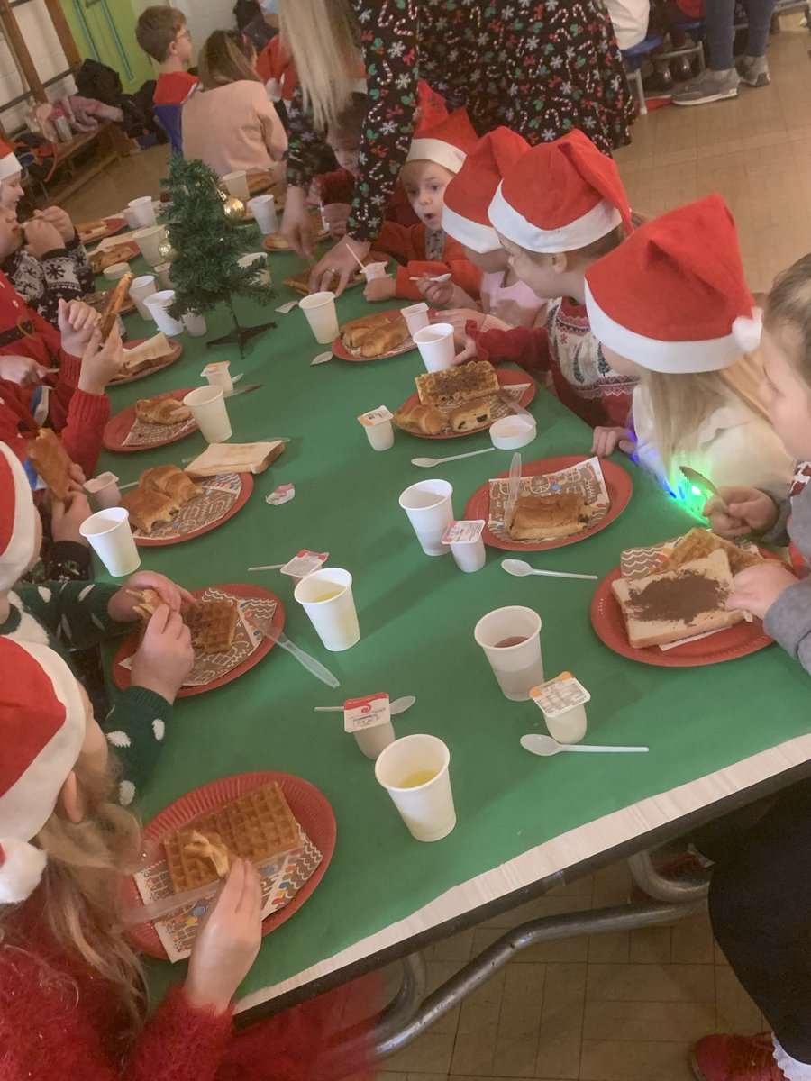 MissSmith43's tweet photo. We made it!  Have a lovely Christmas everyone.  🥳🎉🎄 @Bowness_Primary https://t.co/HfkHuFFZx4