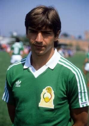 UniformesSelec1's tweet photo. Miguel España con el uniforme de la selección mexicana en 1986. https://t.co/GaFMuOU2pz