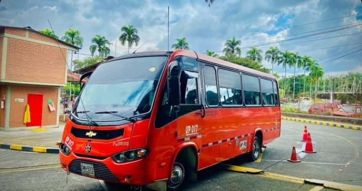 coobup's tweet photo. Y que tal esta belleza que nos comparte @cristiancamilogalangonzalez? Como para usar el servicio de transporte de @coobup todos los días 🤩🚍🔥🚌
#usacoobup #urbanospereira #Pereira #COOBUP #Transporte https://t.co/NB3L8TRnuB