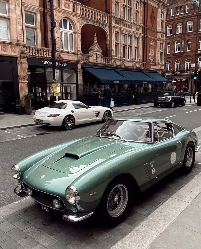thegentsjournal's tweet photo. This impressive Ferrari 250 GT SWB has a maximum top speed of 150 mph and a naturally-aspirated V12 cylinder engine, produced from 1952 to 1964. How good does this model look parked outside in Mayfair?
#ferrari #250swb #classic #car #classiccars #cars #design #rare https://t.co/kyw1grZzD4