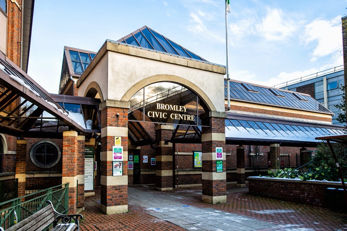 There will be many opportunities to keep you safe during the festive season. Get your jab this Christmas in #Bromley. 
More information 👇selondonccg.nhs.uk/news/get-boost…
#OneBromley #TogetherThroughWinter