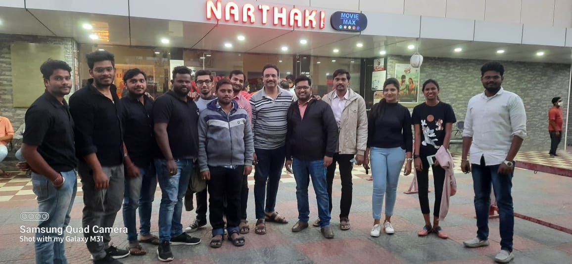 Apexsuresh's tweet image. Movie time with #JobXRobot team