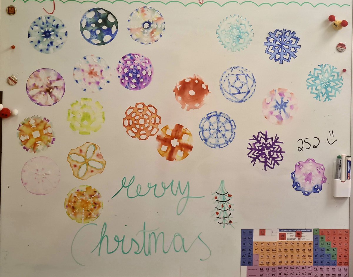 teacherofrebels's tweet photo. More spam! We made a chromatography snowflakes! How pretty are those?!😍 #teaching #prettyscience https://t.co/YH5CZGiO15