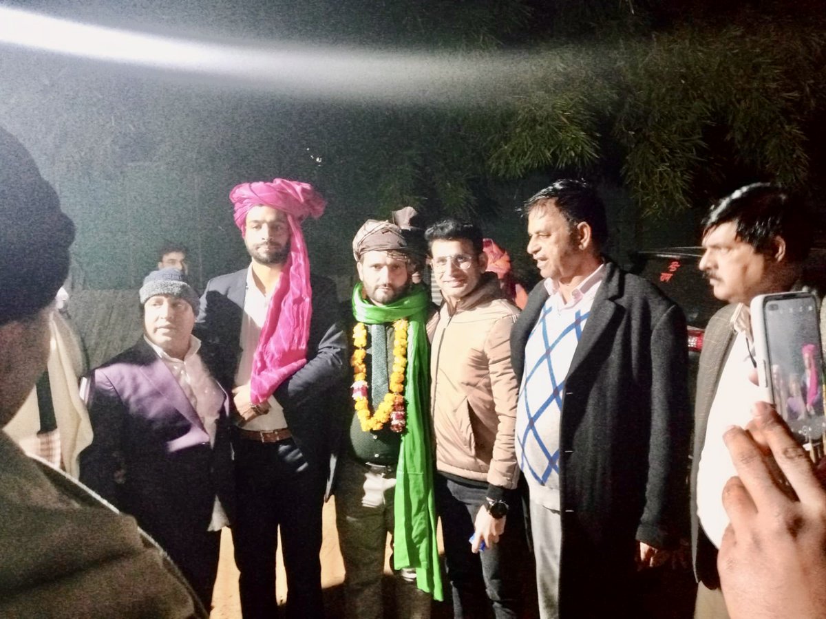 kasana_prithvi's tweet photo. जम्मू कश्मीर से आये गुर्जर समाज के डेलिगेशन के साथ आज डिनर किया बिधूड़ी फार्म हाउस सूरजकुंड। 

Had dinner today with delegation of Gurjar Samaj from Jammu and Kashmir at Bidhuri Farm House Surajkund.
⁦@ChTazeemGujjar3⁩ ⁦@farakh_raza⁩ ⁦@Omairkassana⁩ https://t.co/hZhZVHtwOi