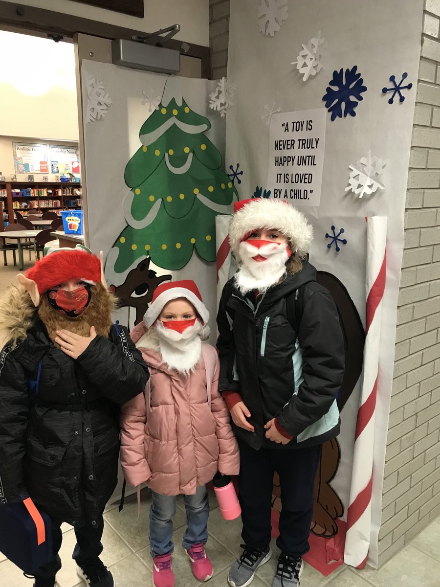 rollingridgehc's tweet photo. Happy Holidays from all of us at Rolling Ridge #HCBeTheOne https://t.co/MbxROjiXwc