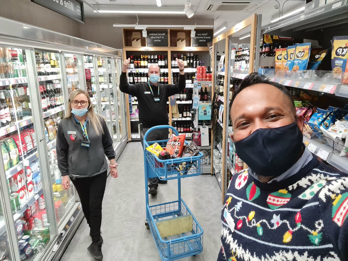 sai46141111's tweet photo. Lend a hand day in Great Linford. Great to spend time with  @HarveyRainbow and team in a very busy store. Never get bored of picking starship orders. Great fun. @jonabottomley https://t.co/lEwmll8ePO