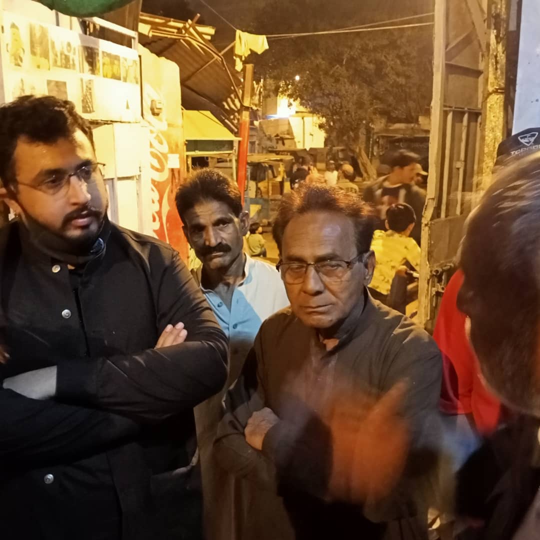 Today AWP khi DELEGATION VISITED NARAINPURA COMPOUND MANDIR IN RANCHORE LINE #karachi. 
AWP khi delegation Showed  SOLIDARITY WITH HINDU COMMUNITY. 
2 DAYS BACK an EXTREMIST VANDALIZED THE NARAINPURA MANDIR. 
#templeAttack