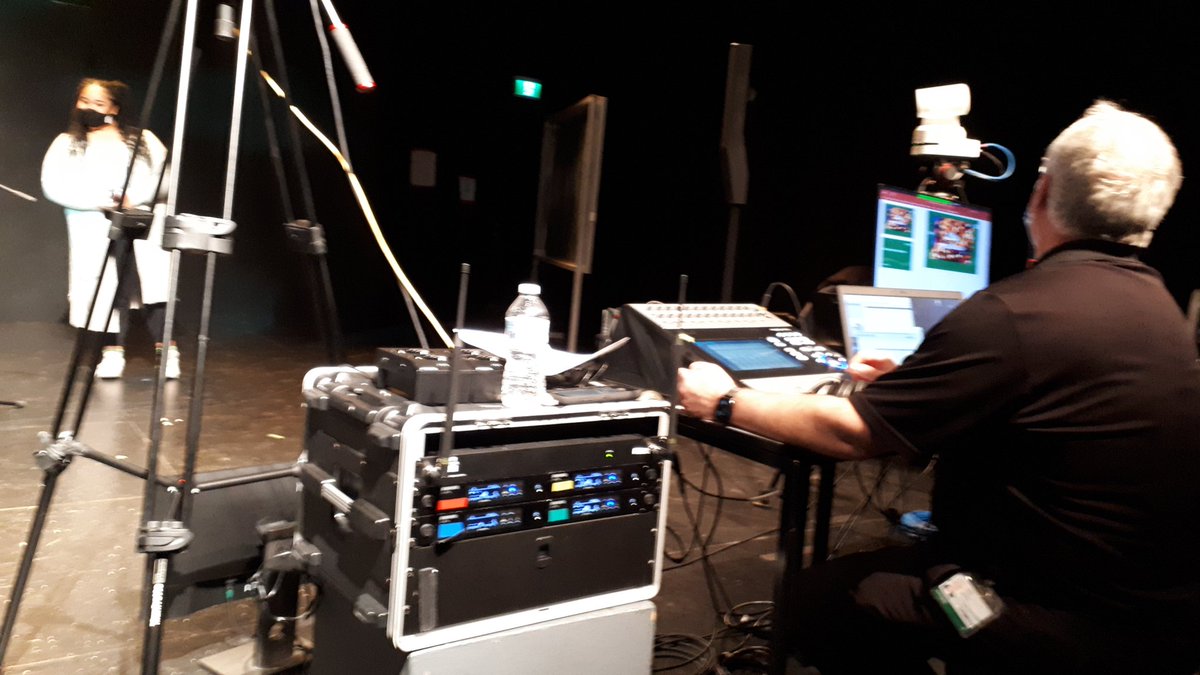 LorettosWeather's tweet photo. Students about to go LIVE for the President's Coffee Break @AlgonquinColleg . Proud of these learners. It has been a tough year for the arts &amp; these folks give my heart a lift. The tech guys are amazing too! #distanced @ACmadschool #proudteacher https://t.co/gBB0oX1Xci