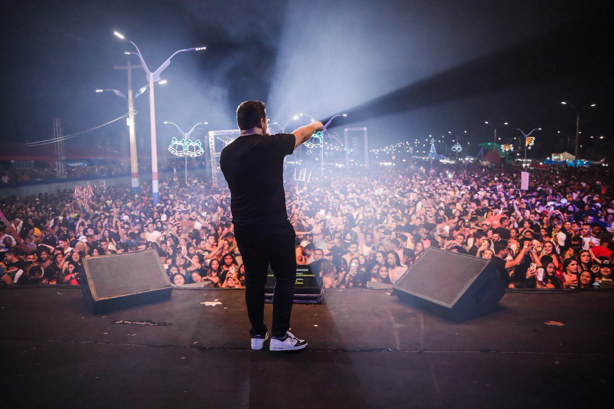 XandAviao's tweet photo. Éguaaa! Valeu Maranhãozinho, ontem vocês brocaram demaiss rapaiizz! Já quero repetir a dose! Bora?!
#XandAviao #AoVivo #show #BebiAtéCair #VivaLaVidaXA https://t.co/6y46asTC4X
