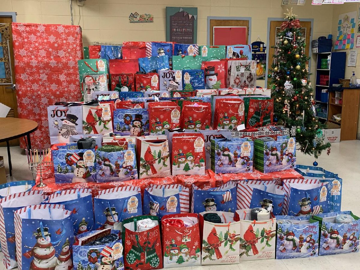 HowellTwpAldrch's tweet photo. Giving Tree Holiday Gift Bags are ready to be delivered to homebound Senior Citizens. Special thanks to Mrs. Khouzam, Mrs. Tirone, Mrs. Carroll, Student Council/Community Service Members and our donors! #HTPSWellness
#HTPSCommunityEngagement
#BeTheLight
#HowellSeniorCenter https://t.co/Vbpl3ueZGP