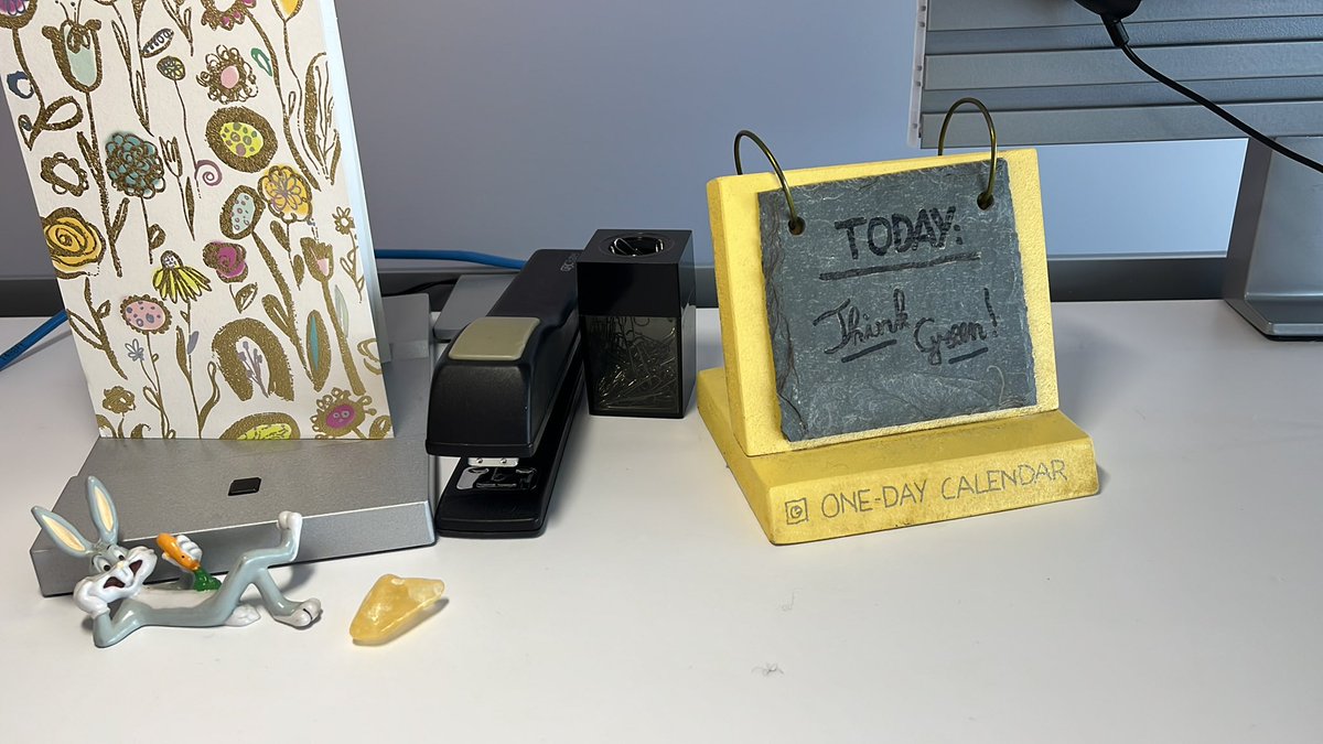 greenerjsa's tweet photo. One of my favorite, homemade-for-me, Christmas presents, ever. Now at my new desk @eyp #homemadeholiday #slowgifting #slateandwood https://t.co/WHJmS036bv