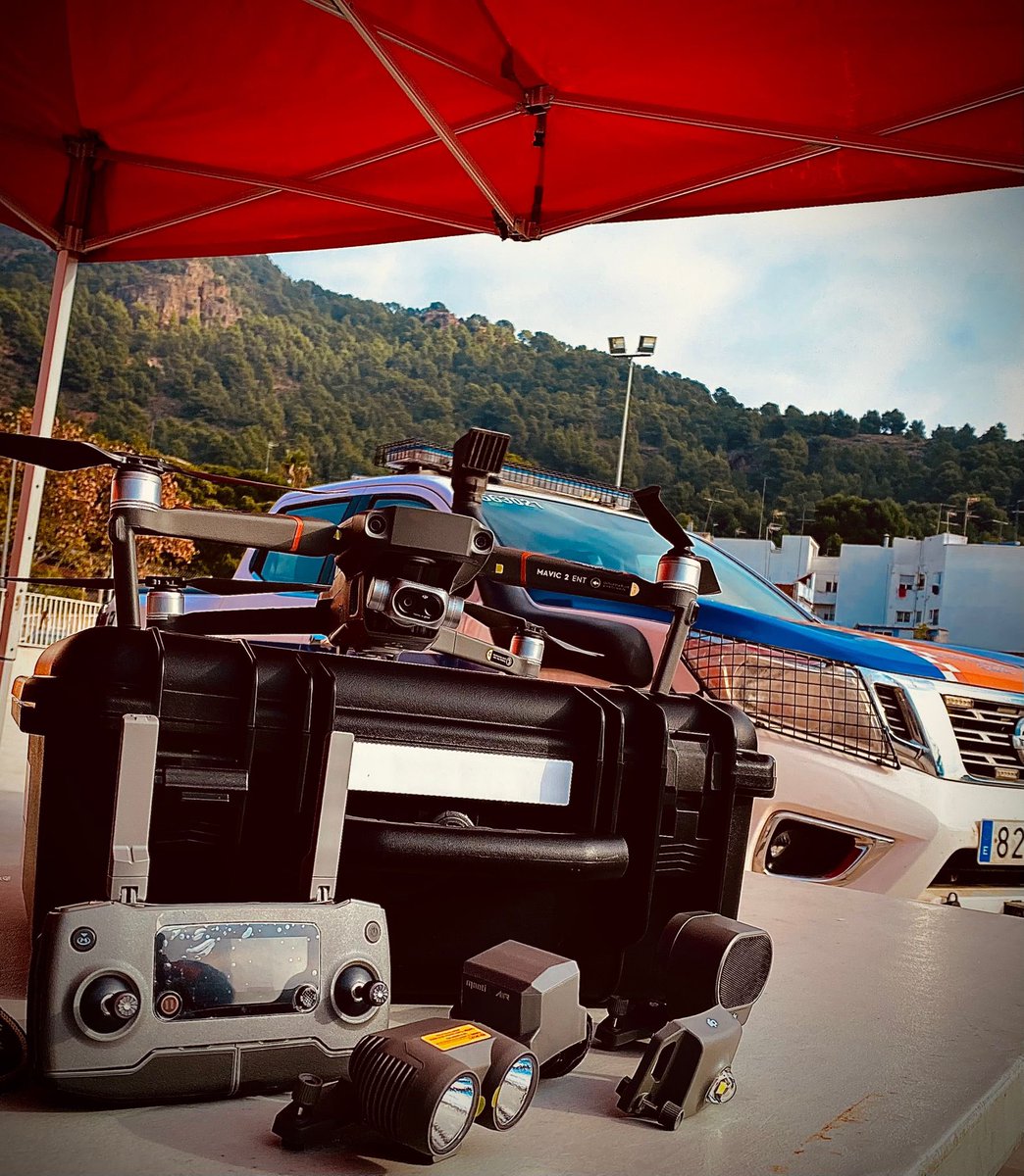 PCNaquera's tweet photo. Presentamos el día de hoy los dos nuevos UAV (drones) pertenecientes a la Concejalía de Seguridad Ciudadana. Formamos personal de la Agrupación como pilotos. 
#Lasprotescuentan https://t.co/S01rwkJpAQ