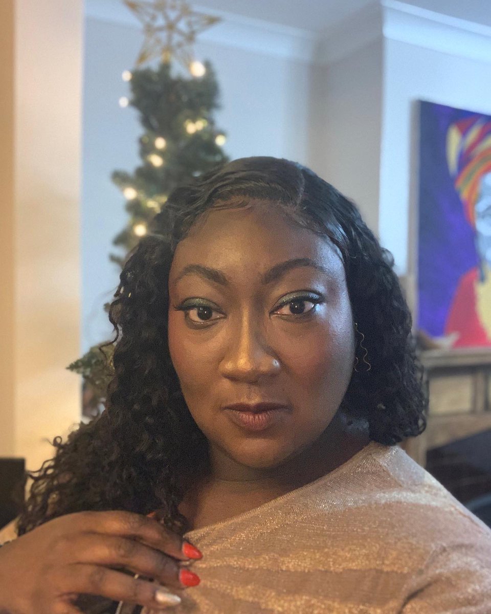 MsLadyPhyll's tweet photo. Finally closed shop - on leave after cramming tons of work into several days 😂🤩🙌🏾Just thought I’d share the photos from the other day, make up by the fab @luloumua #FeelFestive #FeelingCute #OnLeave #StayingInTheUK 🤍 https://t.co/IyRVyuXLcm