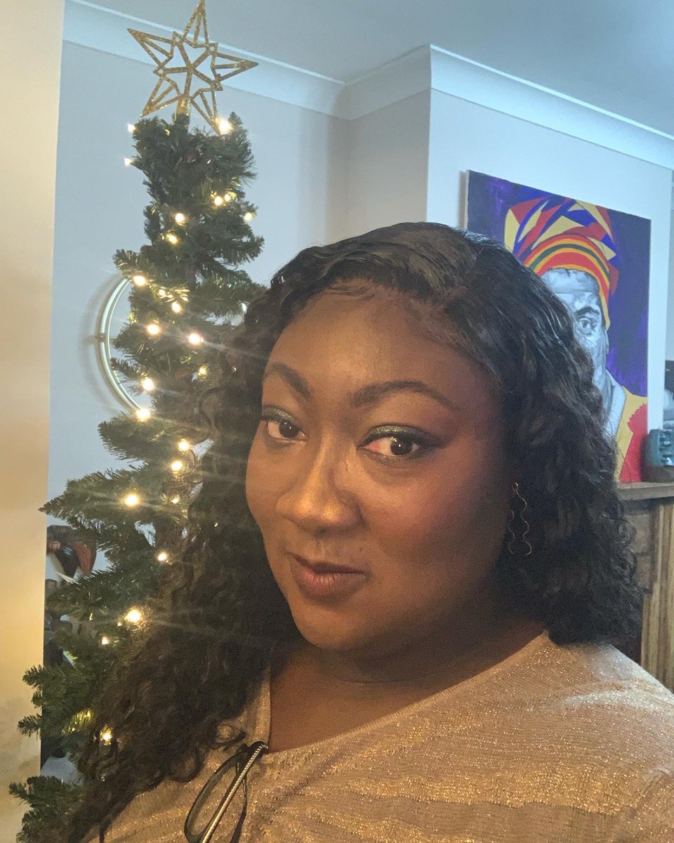 MsLadyPhyll's tweet photo. Finally closed shop - on leave after cramming tons of work into several days 😂🤩🙌🏾Just thought I’d share the photos from the other day, make up by the fab @luloumua #FeelFestive #FeelingCute #OnLeave #StayingInTheUK 🤍 https://t.co/IyRVyuXLcm
