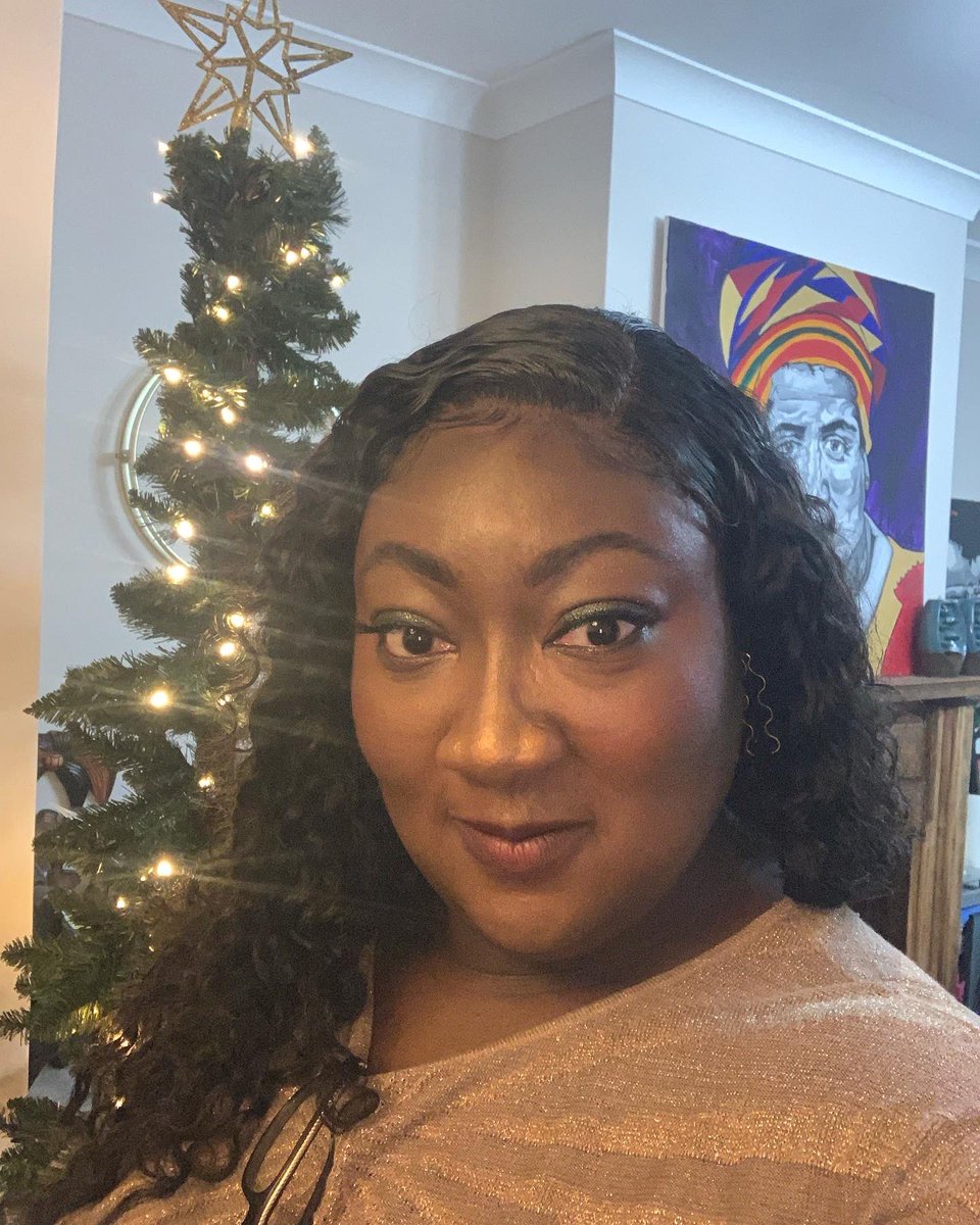 MsLadyPhyll's tweet photo. Finally closed shop - on leave after cramming tons of work into several days 😂🤩🙌🏾Just thought I’d share the photos from the other day, make up by the fab @luloumua #FeelFestive #FeelingCute #OnLeave #StayingInTheUK 🤍 https://t.co/IyRVyuXLcm