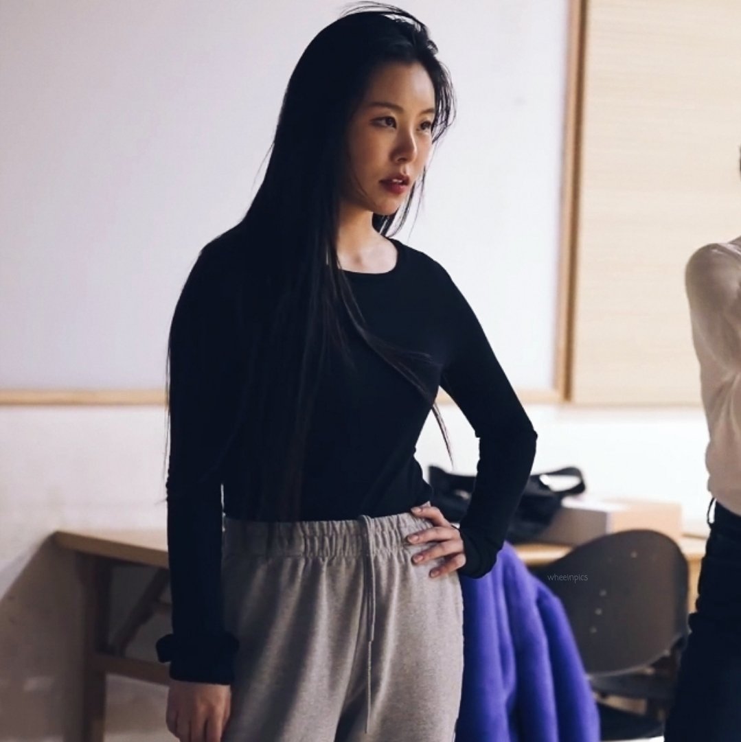wheein_pics's tweet photo. this jung wheein was something else https://t.co/n0fcjEQ7wH