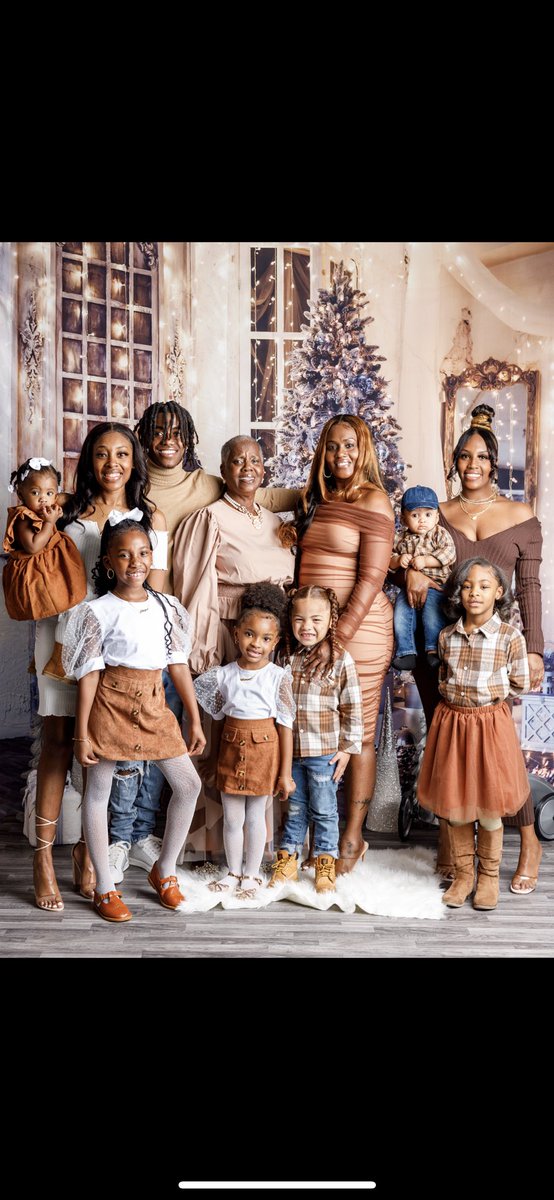 1400blknu's tweet photo. Merry Christmas from Me N Mine🤎🎅🏻. @jaaai__ #FamilyOverEverything🤞🏾🔐 https://t.co/yKExYdycg8