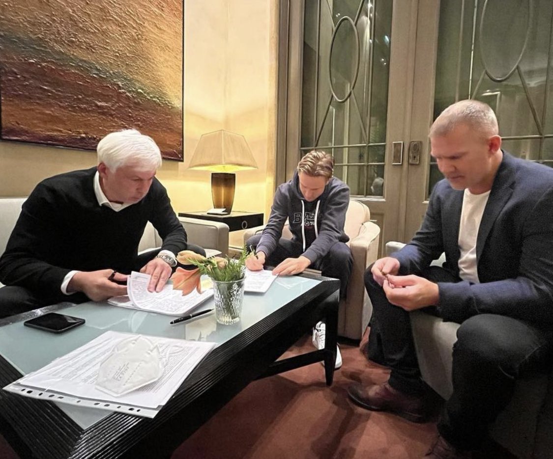 FabrizioRomano's tweet photo. Done deal and confirmed. Erik Botheim signs his contract as new FK Krasnodar player, agreement completed and announced today. 🔴🤝 #transfers

Botheim joins Russian League from Bodø/Glimt. https://t.co/H8DQ4Vtg9r