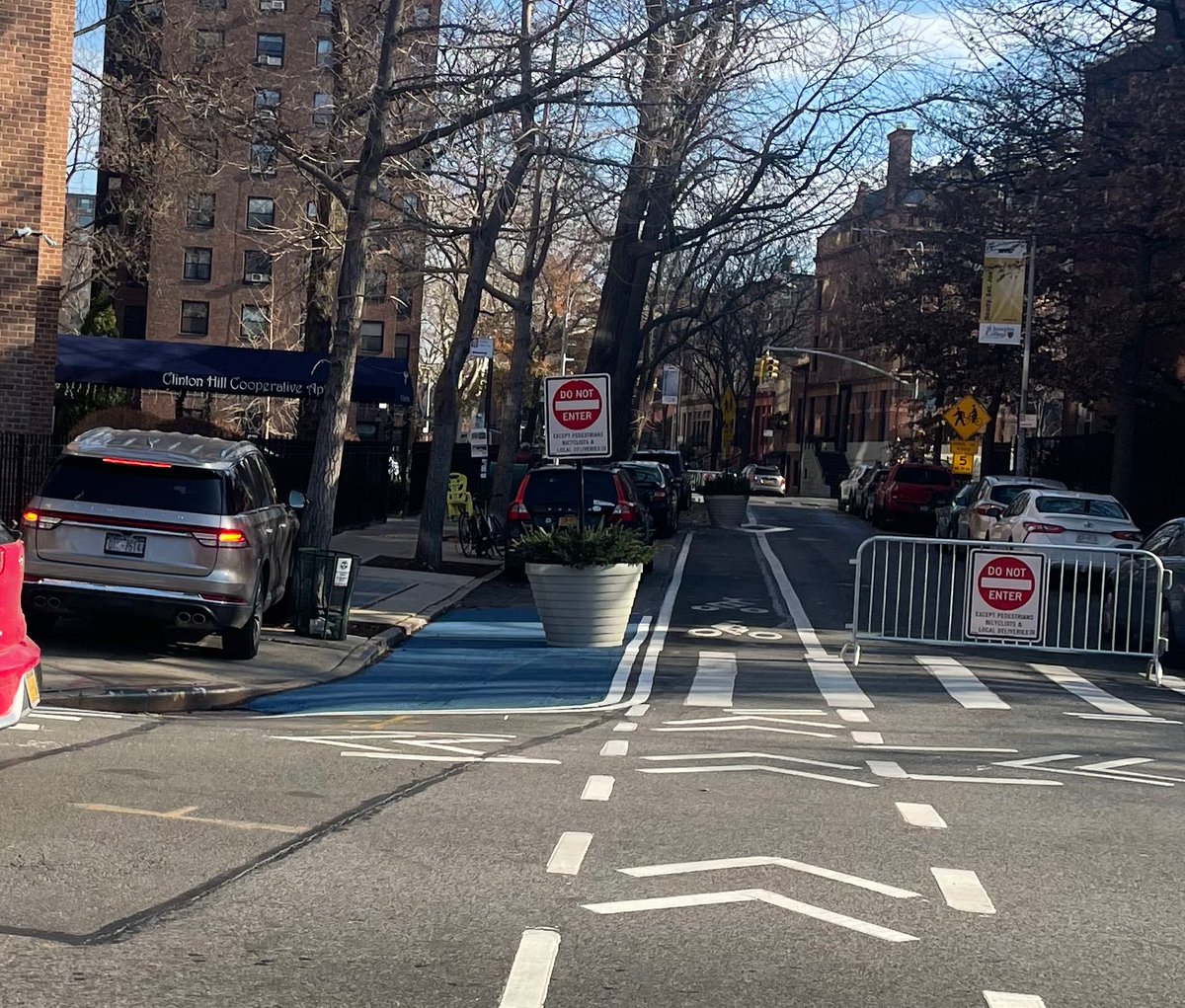 neilkimmett's tweet photo. just saw some absolutely galaxy brained behaviour on Willoughby. open street barricade blocking the street? np i'll just squeeze my SUV down the sidewalk past this tree https://t.co/z3Y7vJnBKe