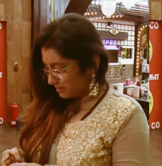 michaelarun_m's tweet photo. #BiggBossTamil5
" One who make others comfortable and make laugh always cry alone "
Today that moment by #Priyanka https://t.co/xtrUcO7btA