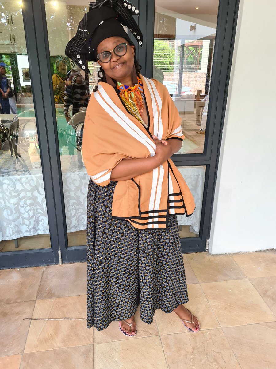 BulelwaMak's tweet photo. Things of an African woman... https://t.co/vzWWbB0e7M
