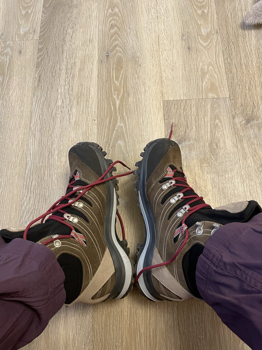 cyderdog1's tweet photo. @keswickbootco , new boot outing ( I bought them back in May ) , absolutely fabulous , no blisters , just really comfy feet on a 7 mile walk , thank you 😊 you never fail my feet 👣 https://t.co/ReXNCT4rLW