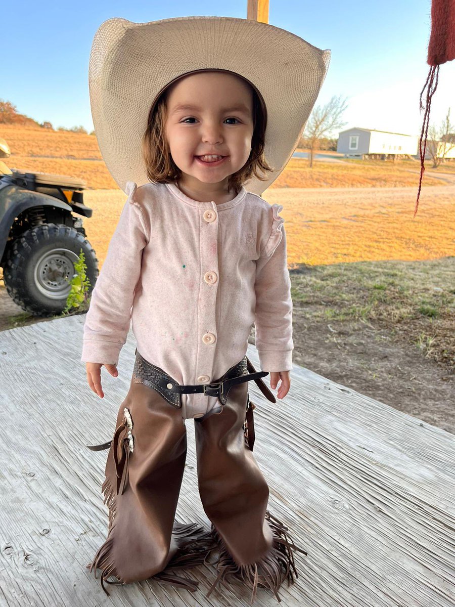 alfibrizer's tweet photo. My niece didn’t choose the cowgirl life ... the cowgirl life definitely chose her https://t.co/iKxh3Xyvbq