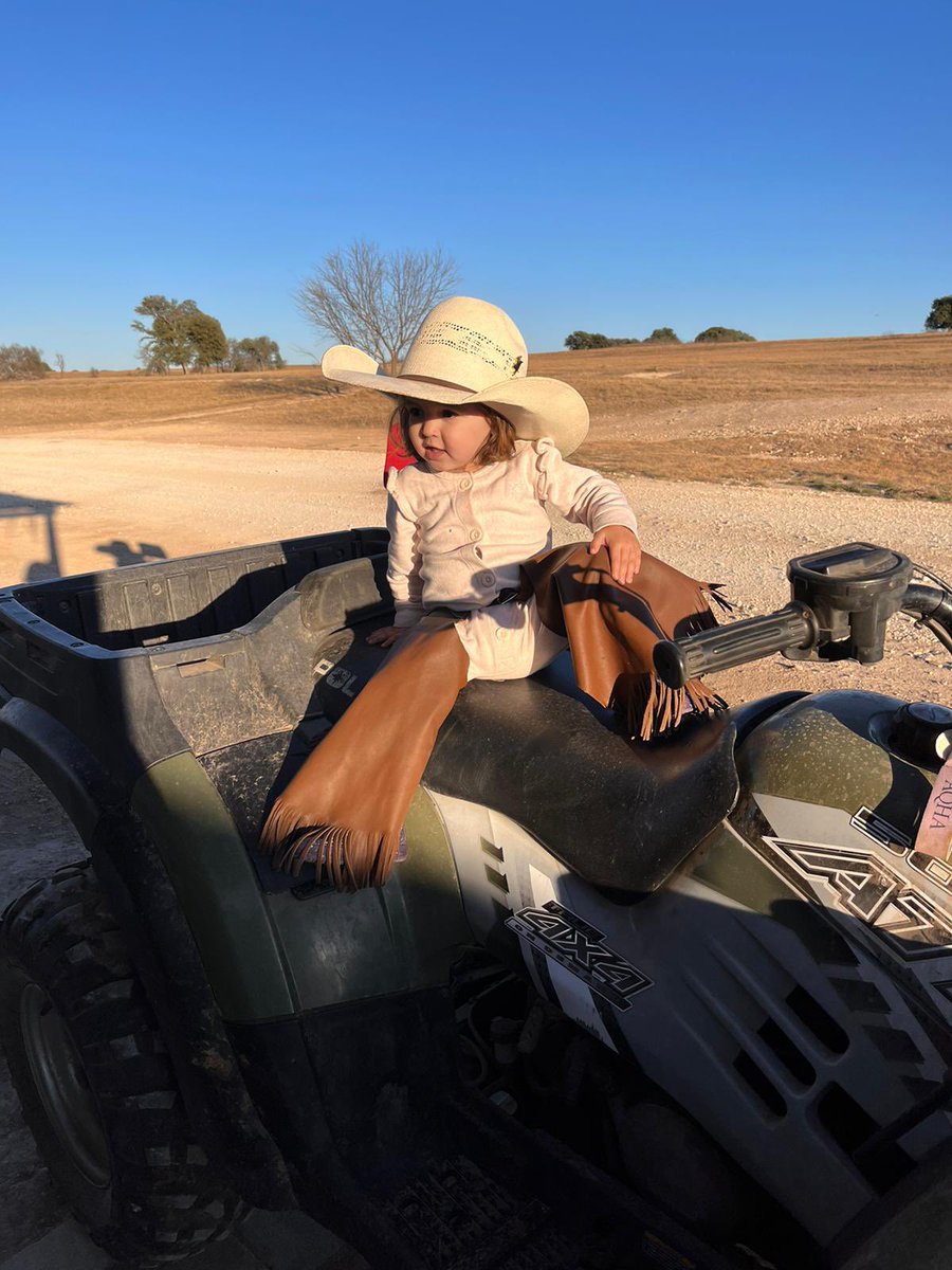 alfibrizer's tweet photo. My niece didn’t choose the cowgirl life ... the cowgirl life definitely chose her https://t.co/iKxh3Xyvbq