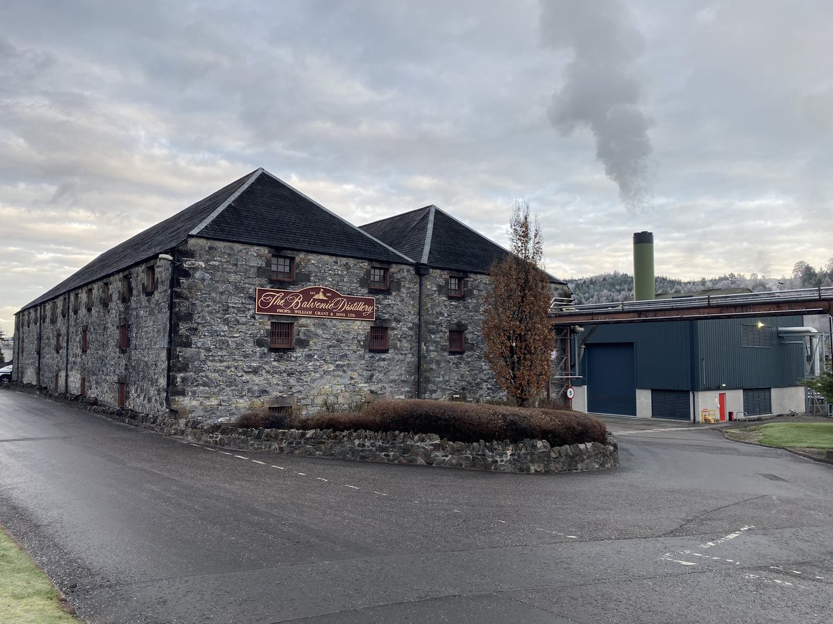 MeNikhil's tweet photo. Went for a distillery tour at Balvenie. Beautiful distillery with an amazing view https://t.co/GUotSXWwsN
