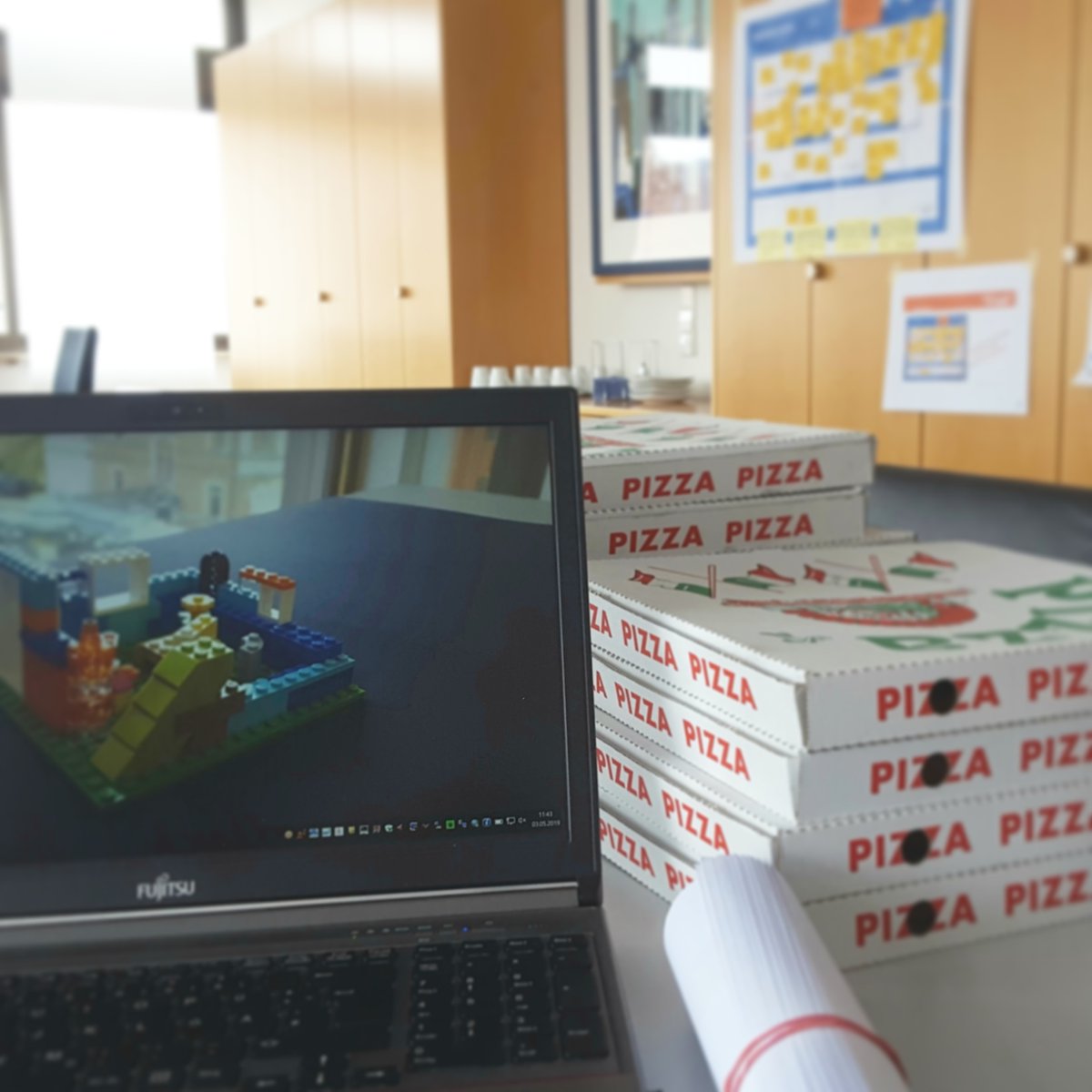 Tipp #7 für mehr Innovationskraft 💡: Pizza 🍕. Feedback ist das Kapital für Ihre junge Idee. Idealerweise kommt das #Feedback dann noch von echten Wunschkunden. In einer lockeren Runde mit Pizza, Prototypen und Moderation klappt das prima. #ulm #neuulm #zukunft #pizzaconnection
