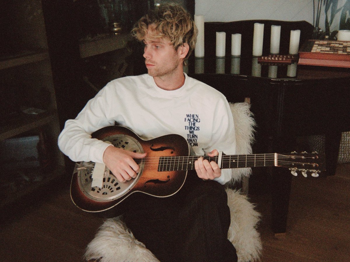 luckiIyluke's tweet photo. luke hemmings, soft edition https://t.co/iAGzvPKl7t