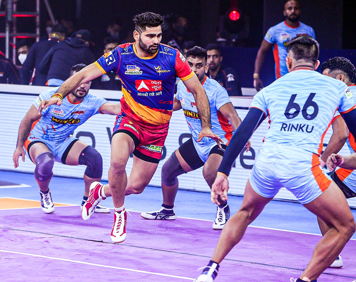 ProKabaddi's tweet photo. Opening dhamaal, scores kamaal, excitement bemisaal 🔥

Here are some of the best snaps 📸 from the opening day of vivo Pro Kabaddi Season 8! 

Enjoy these and head to https://t.co/cfORnV9MAP to see more moments from the night! 🤩

#vivoProKabaddi #BLRvMUM #TTvCHE #BENvUP https://t.co/RyNQcesLWW