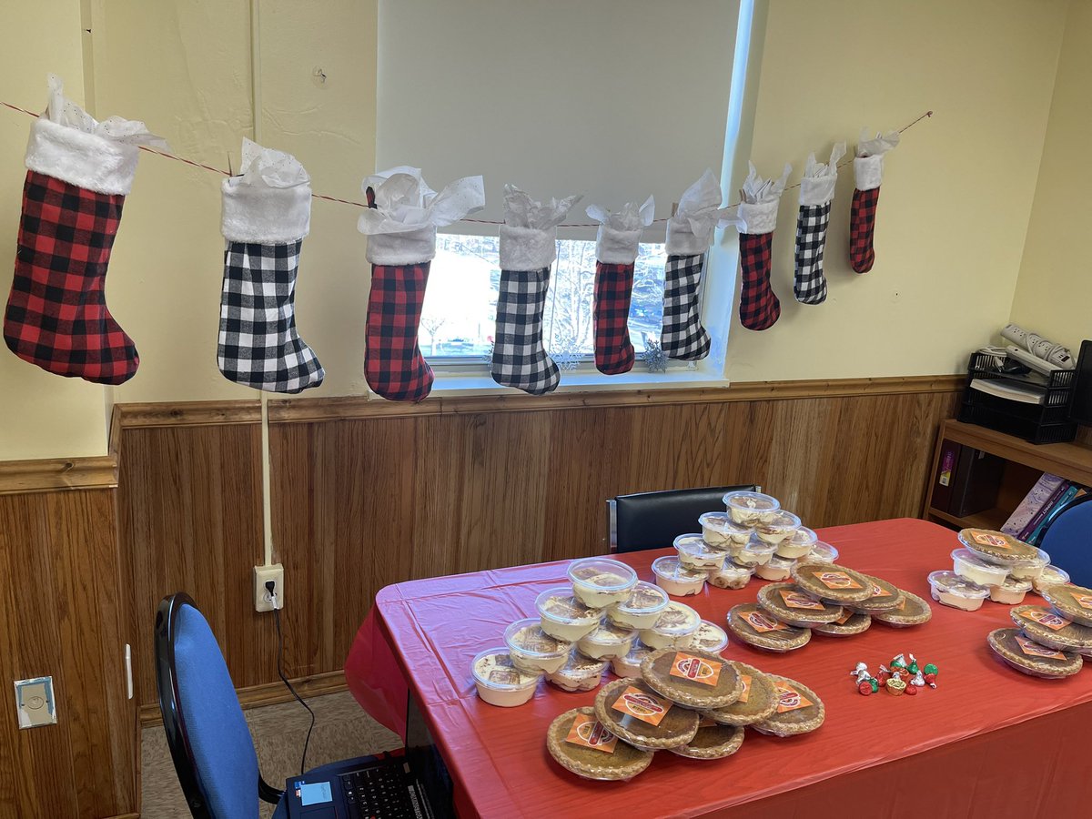 HopeacademyAP's tweet image. Thank you Hope Academy Staff for all you do! Your hard work and dedication has not gone unnoticed! Enjoy your catered lunch and special 🎁 gift.