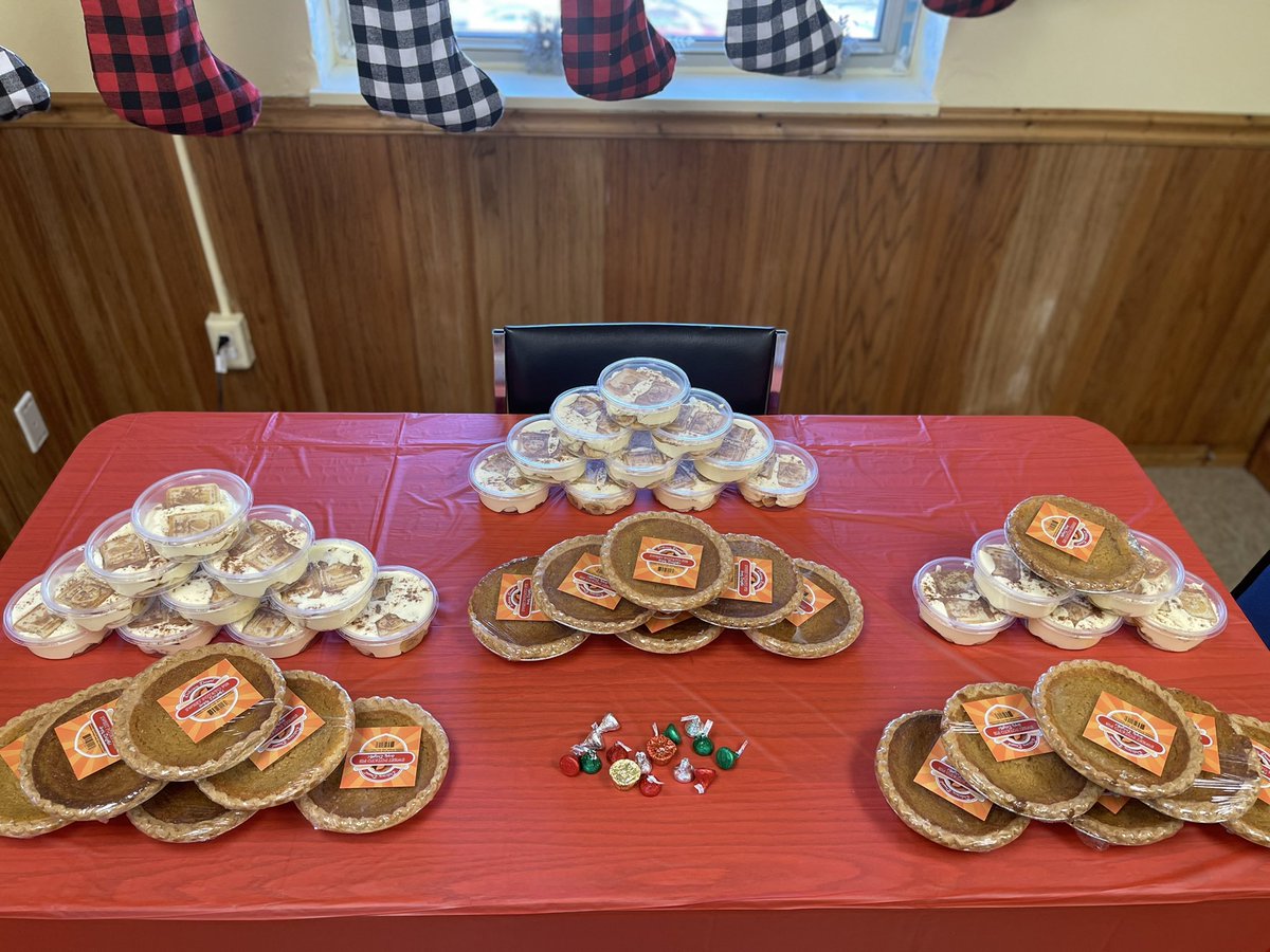 HopeacademyAP's tweet image. Thank you Hope Academy Staff for all you do! Your hard work and dedication has not gone unnoticed! Enjoy your catered lunch and special 🎁 gift.