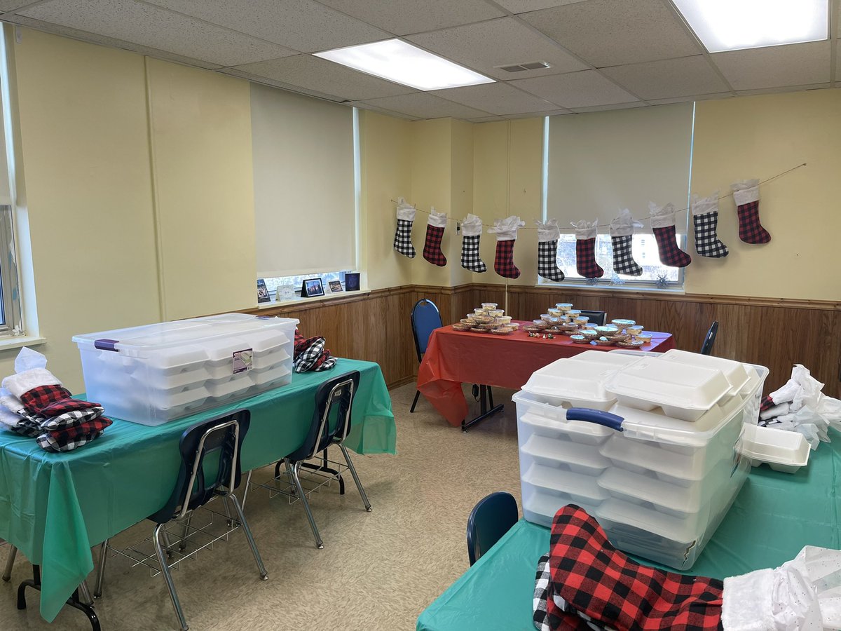 HopeacademyAP's tweet image. Thank you Hope Academy Staff for all you do! Your hard work and dedication has not gone unnoticed! Enjoy your catered lunch and special 🎁 gift.