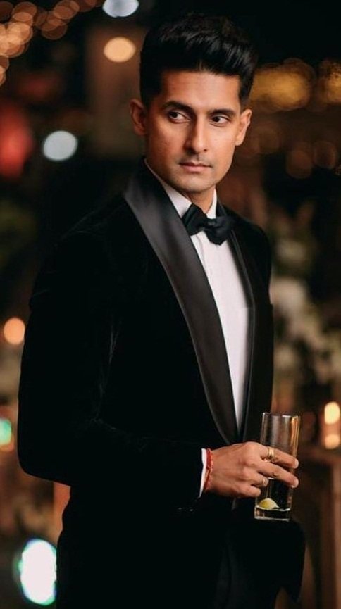 proudravians's tweet photo. Wish you a very very happy birthday rock star #ravidubey @_ravidubey #HBD HAPPY BIRTHDAY R...R...R.....avi Dubey https://t.co/tnVOBNZWOe