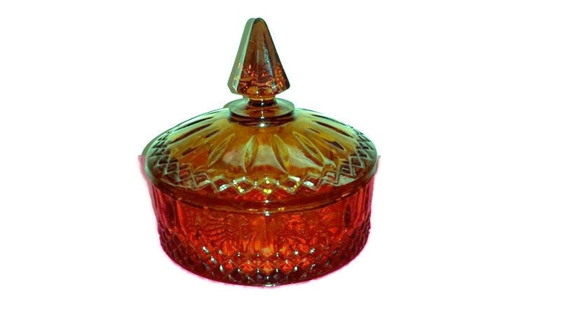 JunkYardBlonde's tweet photo. Amber Glass Candy Dish with Finial Knob by Indiana Glass https://t.co/yNQPW14doV #Gotvintage #Etsysellsvintage #JunkYardBlonde #GlassPowderBox https://t.co/av6N0cC9bm