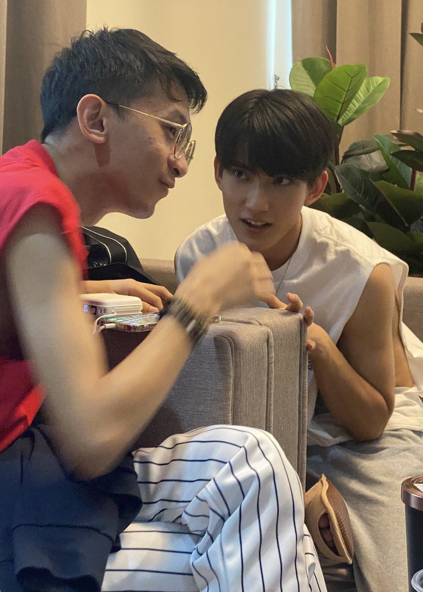 Sixsuperstars's tweet photo. ไปบังเอิญเจอรูปนี้มาในกอง #DSNtheSeries กับสองขาเม้าที่แท้ทรู 555555555555 #First_Chalongrat #รักแรกของเฟริสท์ https://t.co/pROsaXjF5H